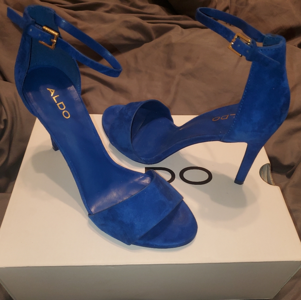 ALDO Deep Royal Blue Ankel Strap w/ gold clasps Sandal || Size 7 || Great Condit